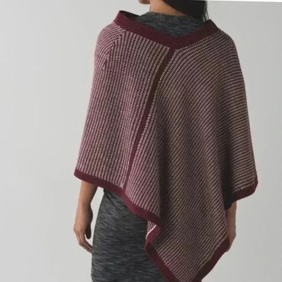 Lululemon On The Go Scarf Poncho
Merino Wool Bordeaux Drama OS - Picture 3 of 7